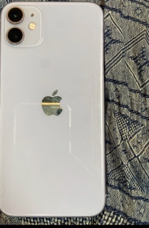 ????تليفون iPhone 11 - حالة ممتازة للبيع