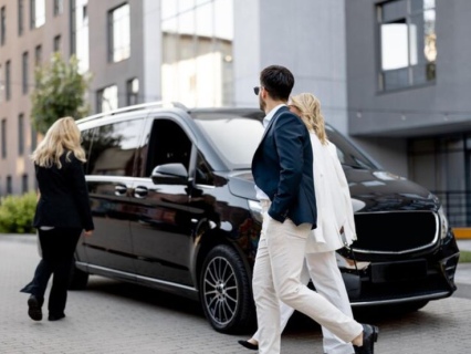 Experience a Luxurious Journey in Egypt with Limousine Nassar! 2