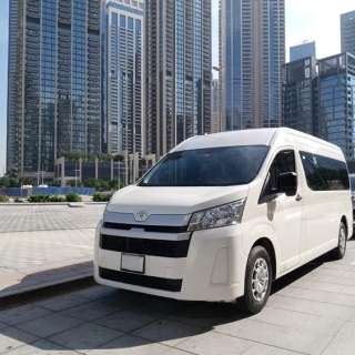 اجمع عائلتك وأصدقائك واستمتع برحلة لا تُنسى |Toyota Hiace rental